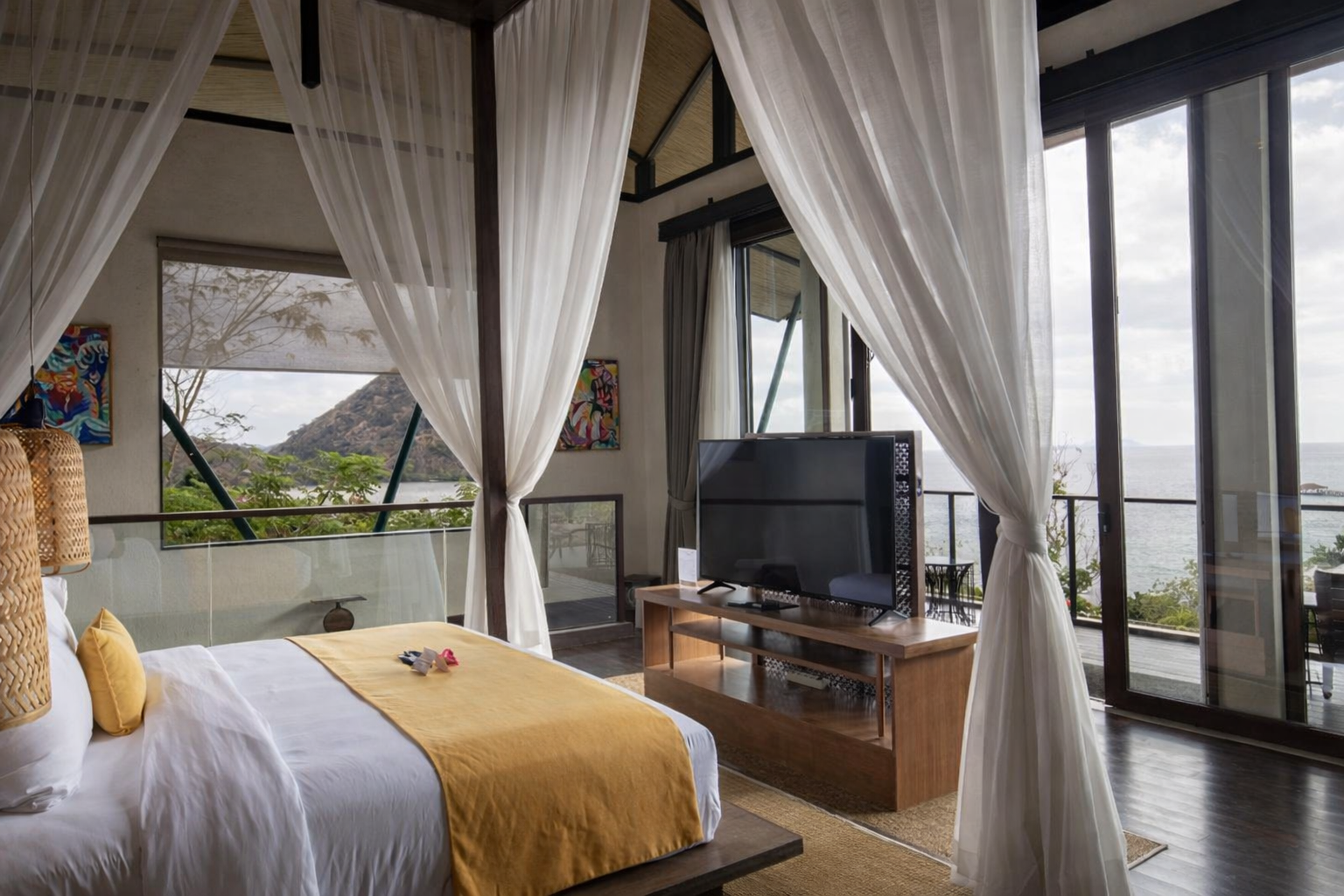 Labuan Bajo premium hotel vibes